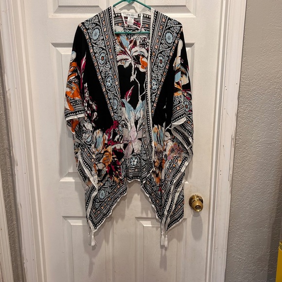Nine West Tops - Nine West Sketch Blooms Ruana Kimono Topper Floral Black Multi Tassel OSFA